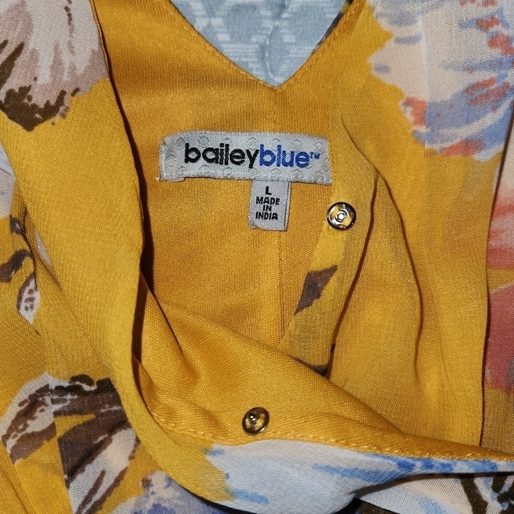Baileyblue Floral Romper Size L. - Picture 3 of 9